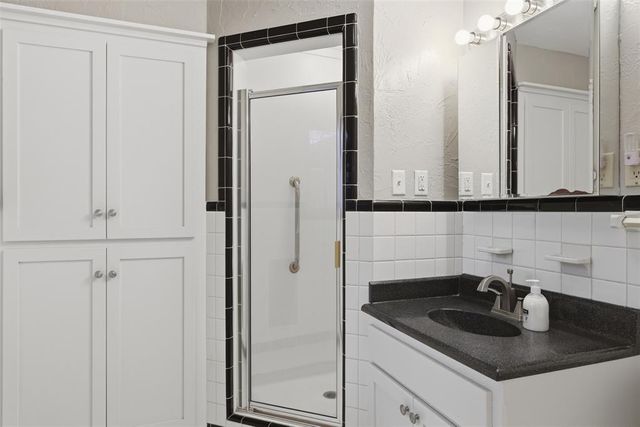 702 Kouba Drive, Yukon, OK 73099