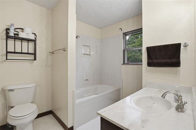 702 Kouba Drive, Yukon, OK 73099