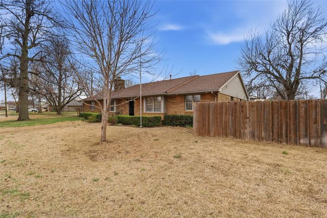 702 Kouba Drive, Yukon, OK 73099