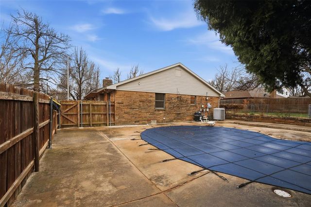 702 Kouba Drive, Yukon, OK 73099