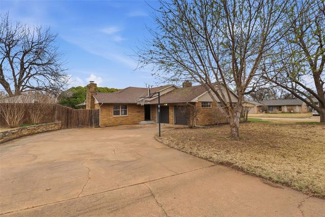 702 Kouba Drive, Yukon, OK 73099