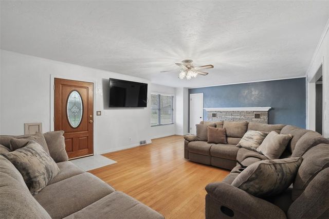 702 Kouba Drive, Yukon, OK 73099