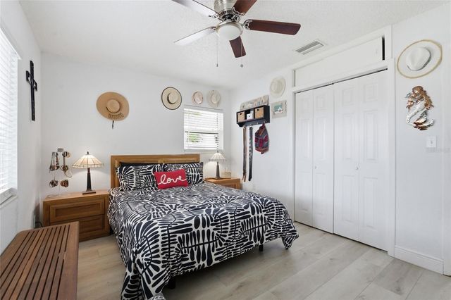 6810 4TH AVENUE N, St Petersburg, FL 33710