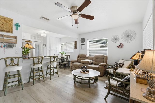6810 4TH AVENUE N, St Petersburg, FL 33710