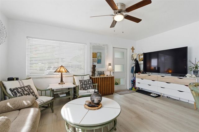 6810 4TH AVENUE N, St Petersburg, FL 33710