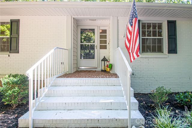 7400 Oakwood Lane, Charlotte, NC 28215