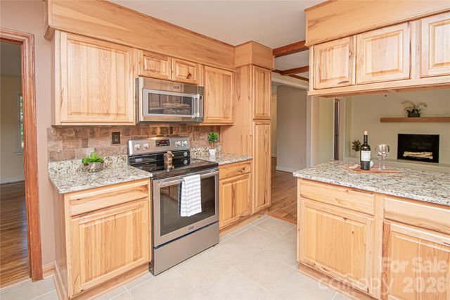 7400 Oakwood Lane, Charlotte, NC 28215
