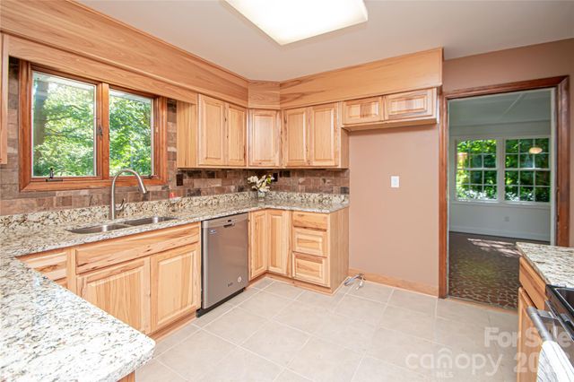 7400 Oakwood Lane, Charlotte, NC 28215