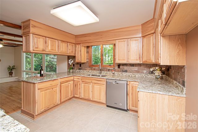 7400 Oakwood Lane, Charlotte, NC 28215