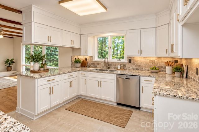 7400 Oakwood Lane, Charlotte, NC 28215