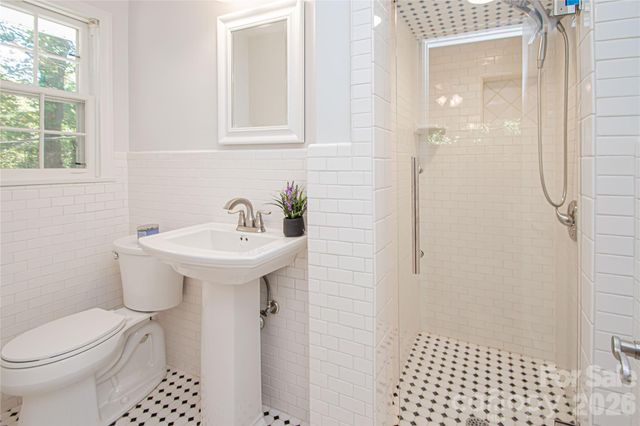 7400 Oakwood Lane, Charlotte, NC 28215