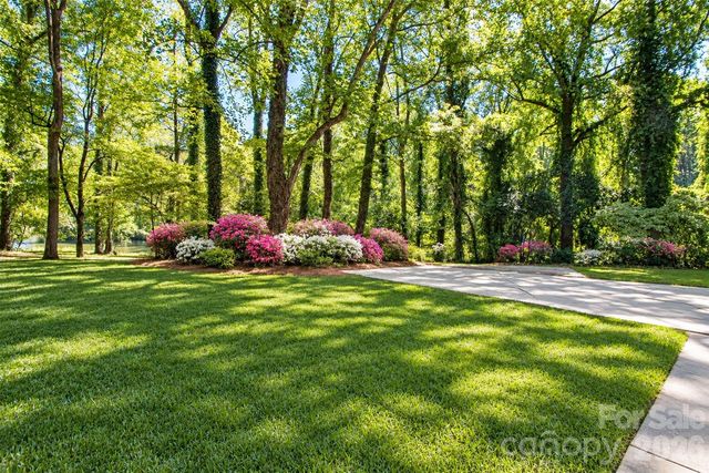 7400 Oakwood Lane, Charlotte, NC 28215