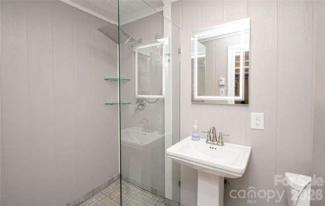 7400 Oakwood Lane, Charlotte, NC 28215