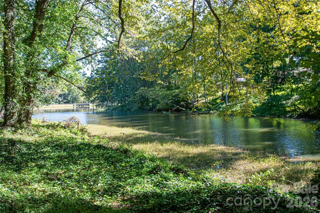 7400 Oakwood Lane, Charlotte, NC 28215