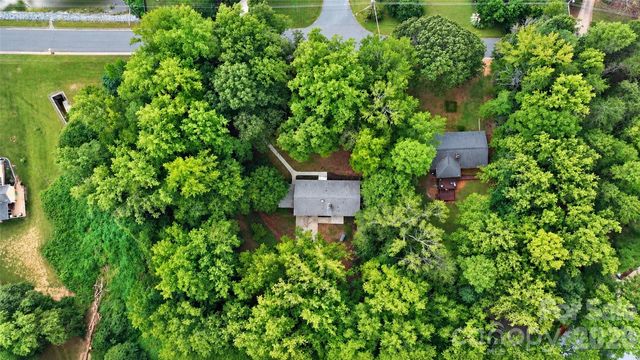 7400 Oakwood Lane, Charlotte, NC 28215