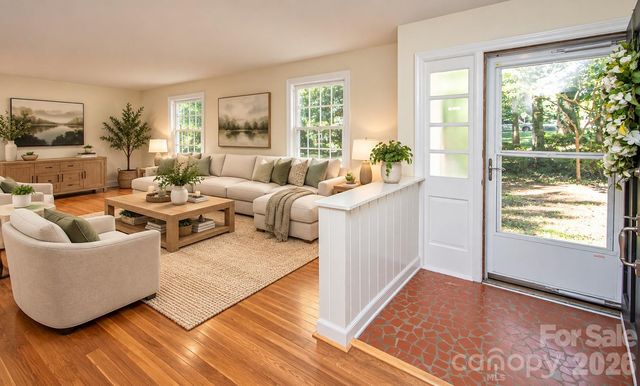 7400 Oakwood Lane, Charlotte, NC 28215