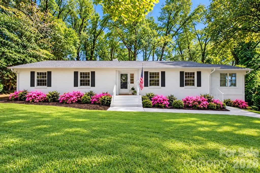 7400 Oakwood Lane, Charlotte, NC 28215