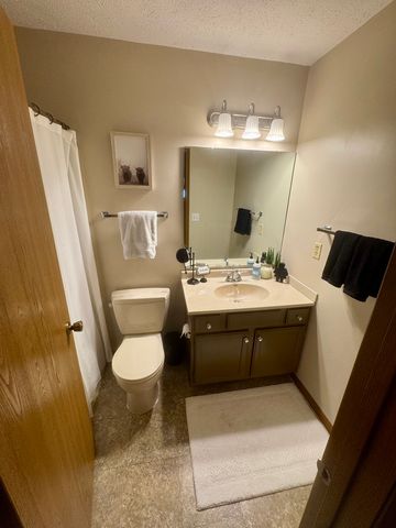 2430 E 51st Street C, Davenport, IA 52807