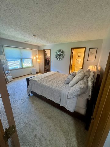 2430 E 51st Street C, Davenport, IA 52807