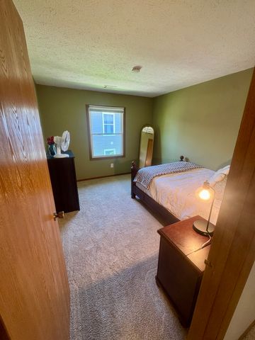 2430 E 51st Street C, Davenport, IA 52807