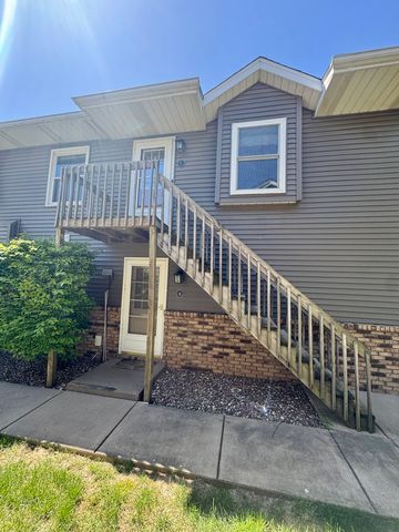 2430 E 51st Street C, Davenport, IA 52807