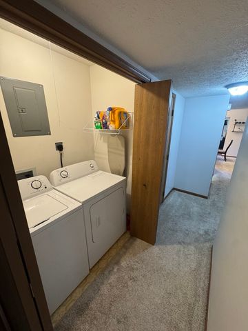 2430 E 51st Street C, Davenport, IA 52807