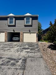2430 E 51st Street C, Davenport, IA 52807