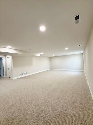 1946 Tuscany Drive SE, Altoona, IA 50009