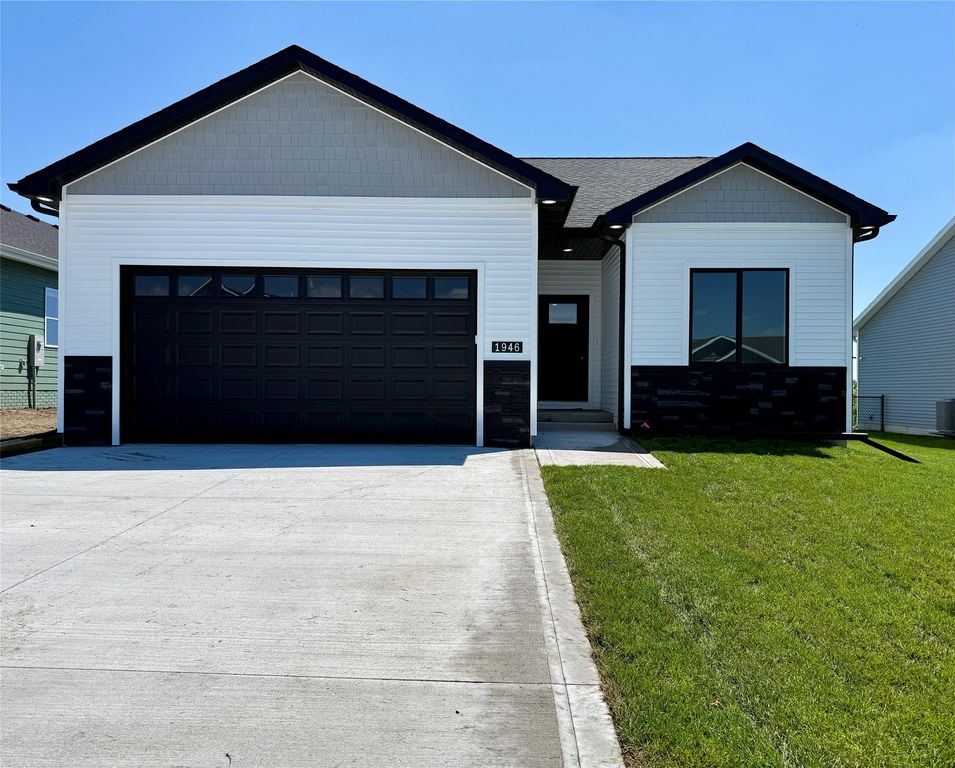 1946 Tuscany Drive SE, Altoona, IA 50009