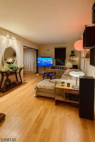 56 Gould St, Clifton City, NJ 07013