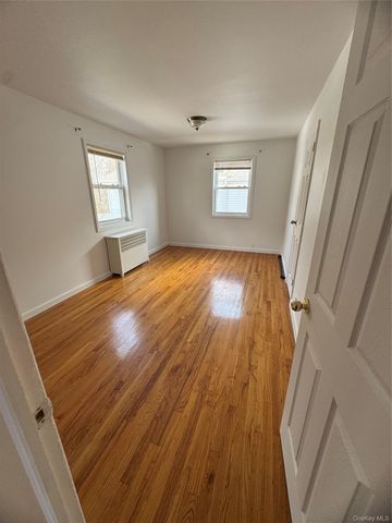 20619 Richland Avenue, Oakland Gardens, NY 11364