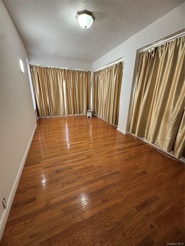 20619 Richland Avenue, Oakland Gardens, NY 11364
