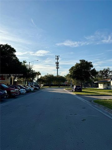 2023 NE 169th St, North Miami Beach, FL 33162