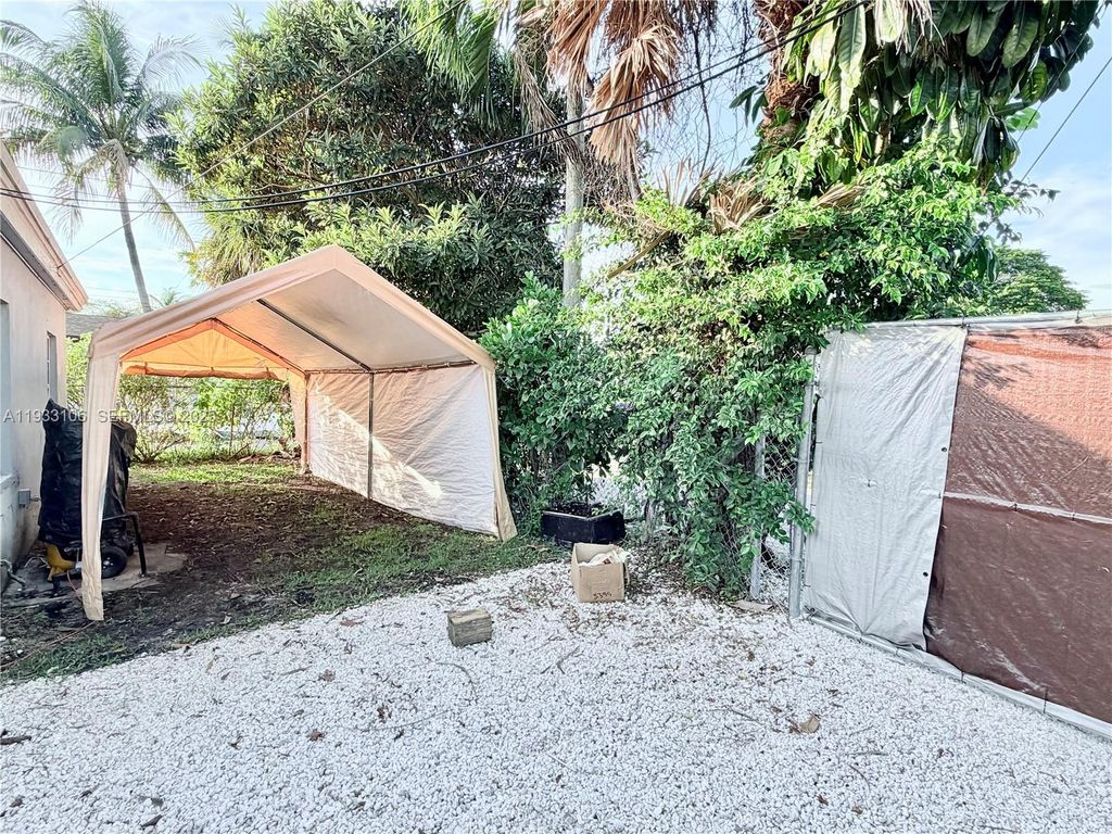 Image 16 of property listing at 2023 NE 169th St, North Miami Beach, FL 33162