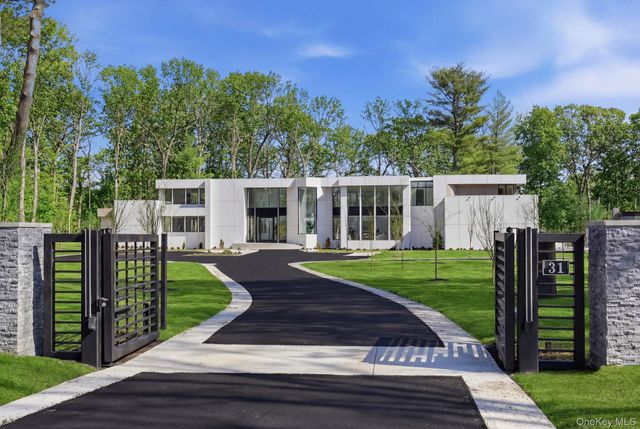 31 Chestnut Hill Drive, Upper Brookville, NY 11771