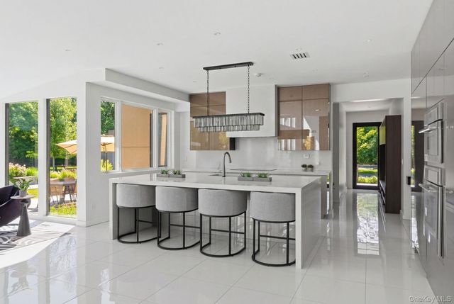 31 Chestnut Hill Drive, Upper Brookville, NY 11771