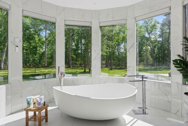 31 Chestnut Hill Drive, Upper Brookville, NY 11771