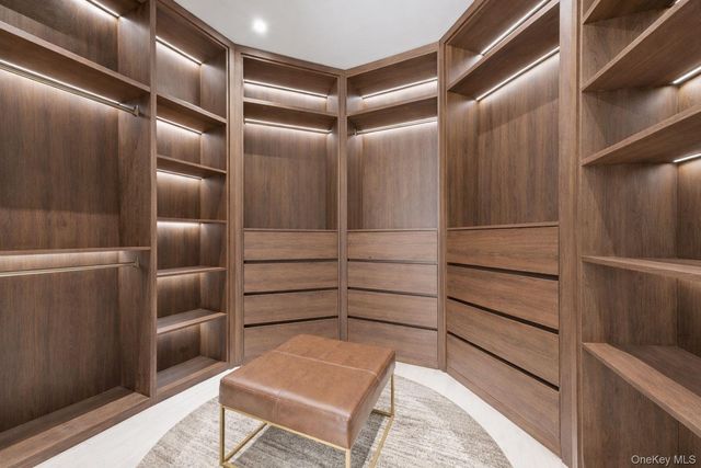 31 Chestnut Hill Drive, Upper Brookville, NY 11771