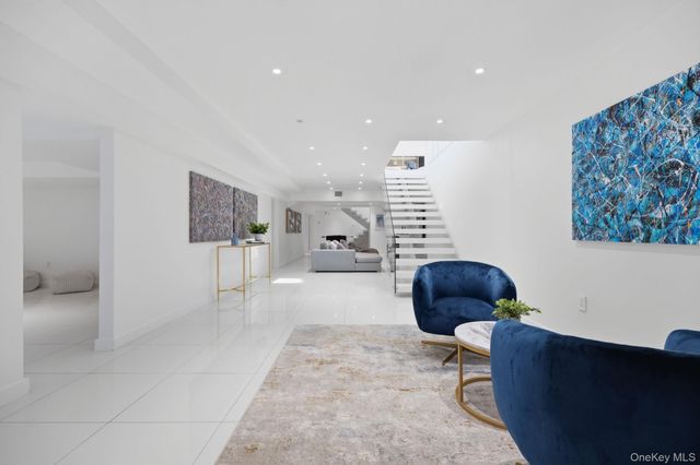 31 Chestnut Hill Drive, Upper Brookville, NY 11771