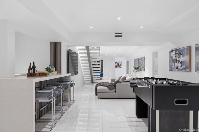 31 Chestnut Hill Drive, Upper Brookville, NY 11771