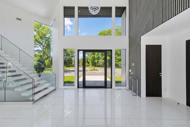 31 Chestnut Hill Drive, Upper Brookville, NY 11771