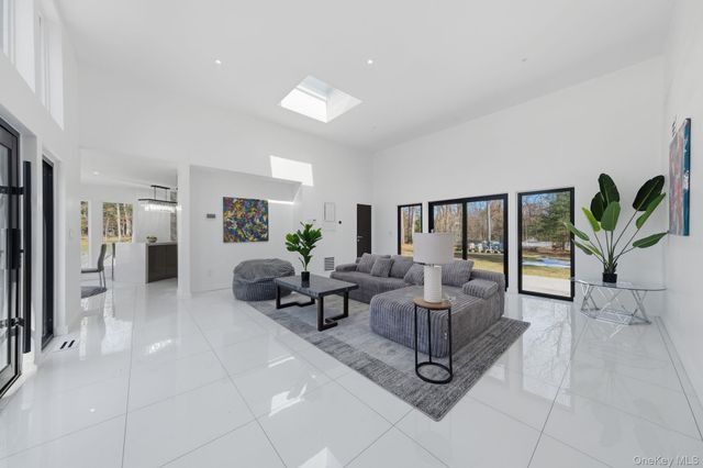 31 Chestnut Hill Drive, Upper Brookville, NY 11771