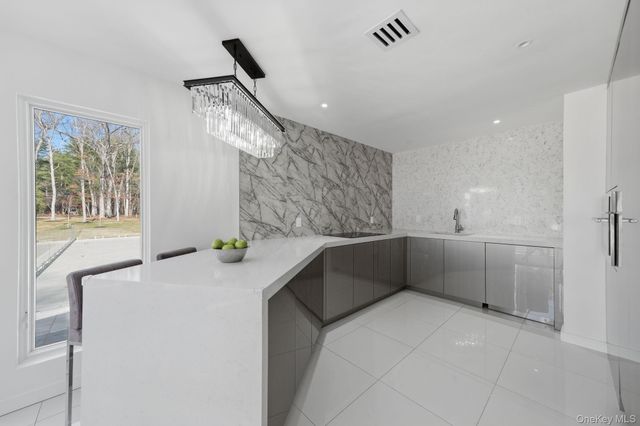 31 Chestnut Hill Drive, Upper Brookville, NY 11771