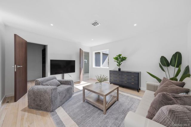 31 Chestnut Hill Drive, Upper Brookville, NY 11771