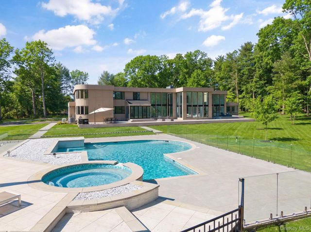 31 Chestnut Hill Drive, Upper Brookville, NY 11771