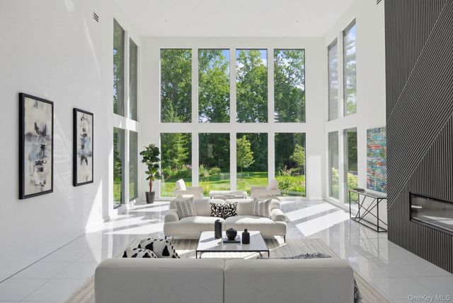 31 Chestnut Hill Drive, Upper Brookville, NY 11771