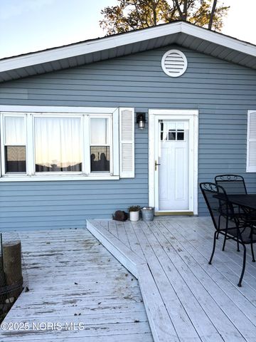 12369 Lagoon Drive, Curtice, OH 43412