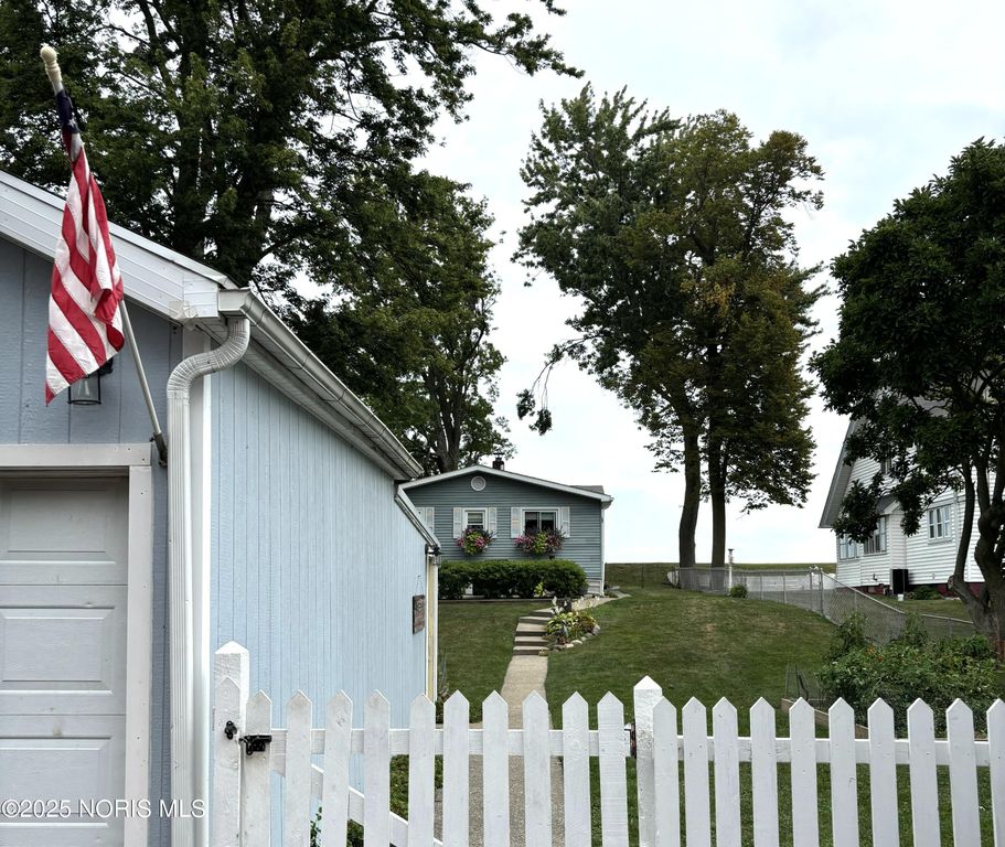 12369 Lagoon Drive, Curtice, OH 43412