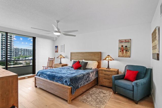 100 Lakeshore Drive 458, North Palm Beach, FL 33408