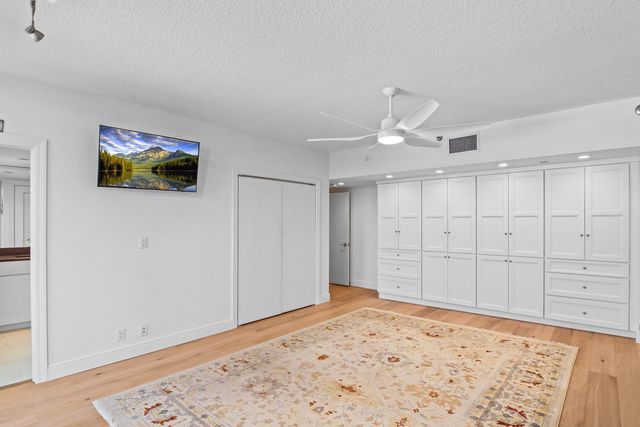100 Lakeshore Drive 458, North Palm Beach, FL 33408